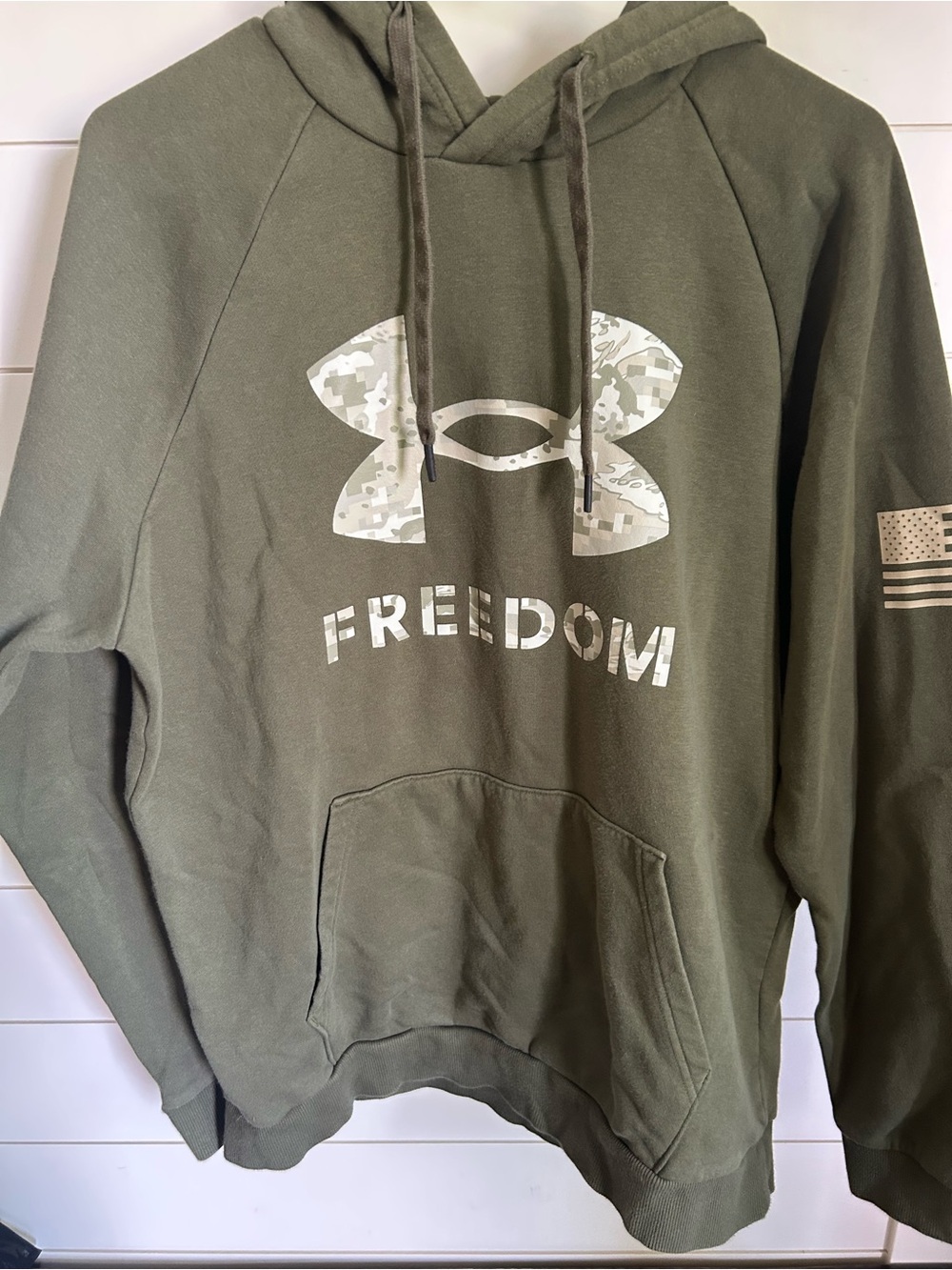 Under Armour Men’s Olive Green Crewneck Hoodie with Camo Logo